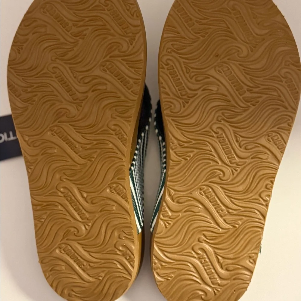 Nautica Green and White Striped Thong Sandals Women’s Size 5